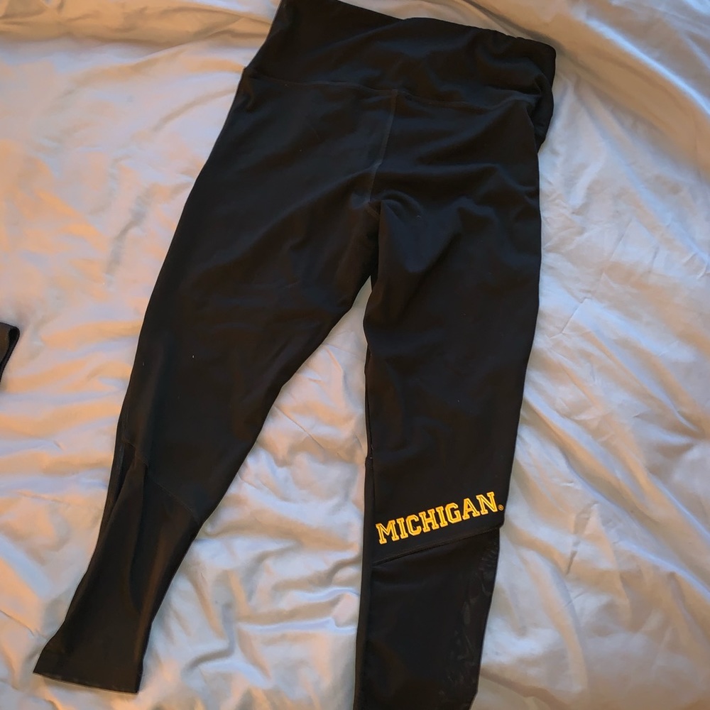 Pink Victoria Secret Michigan Capri leggings